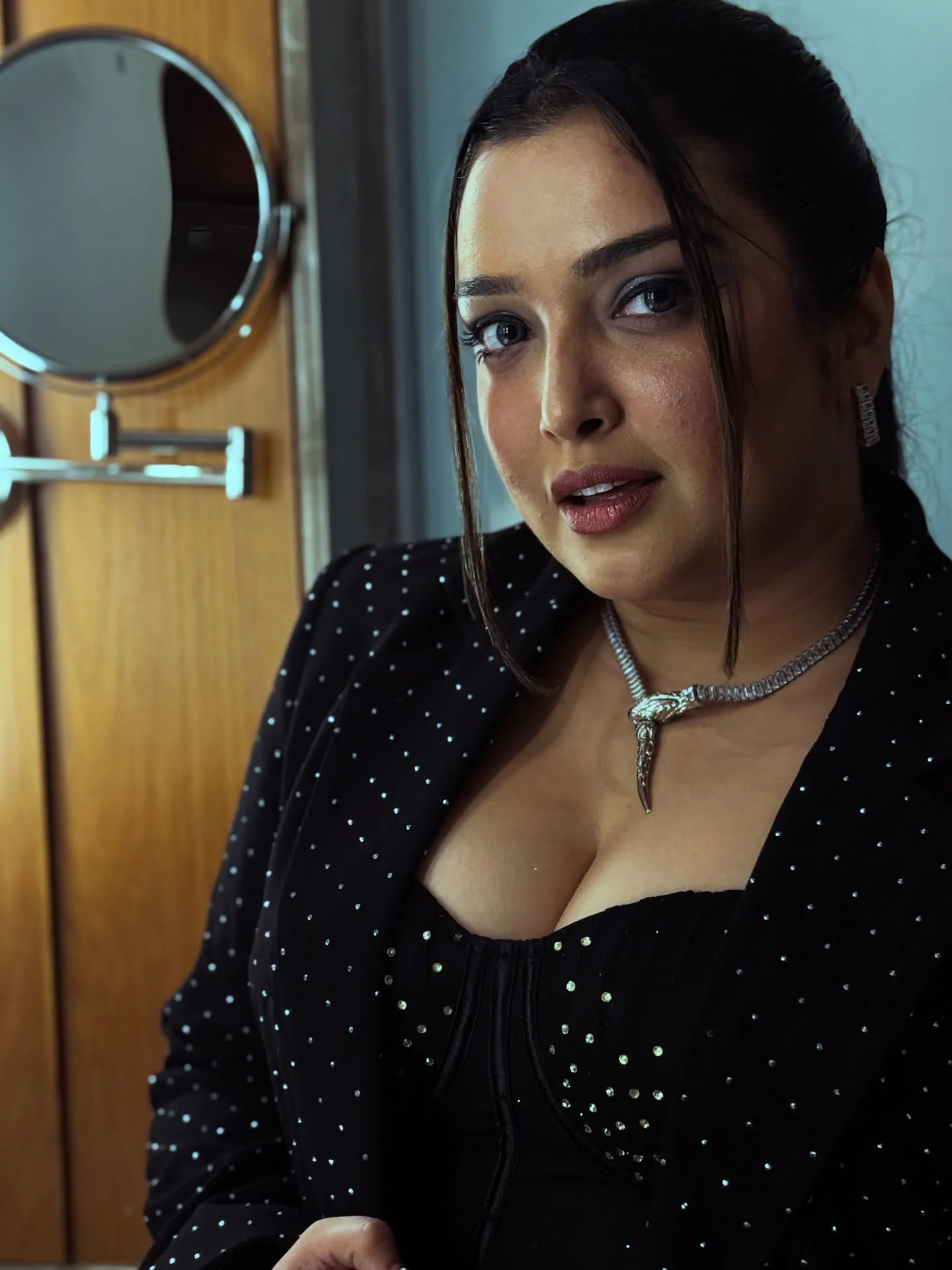 amrapali dubey hot