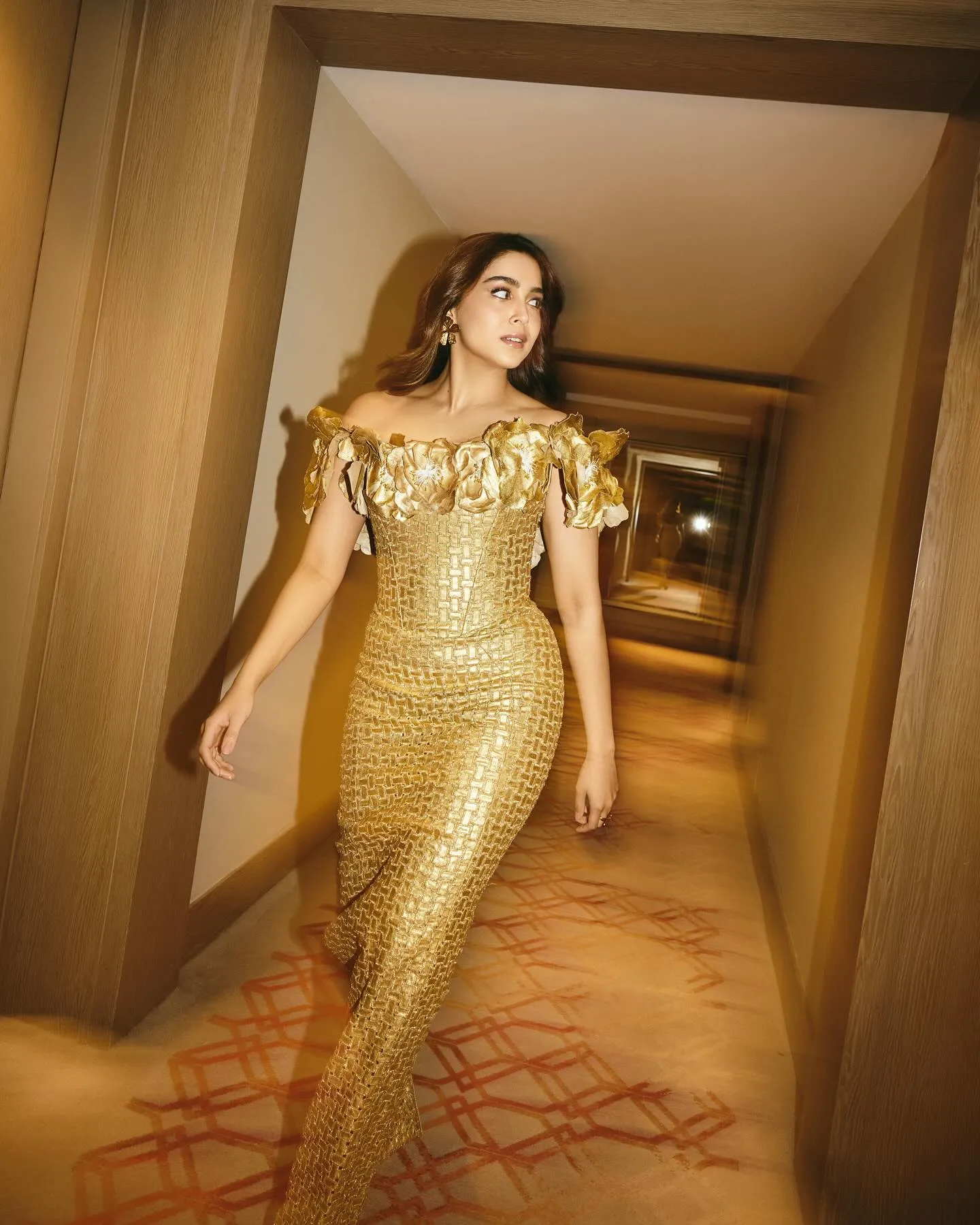 sharvari wagh height